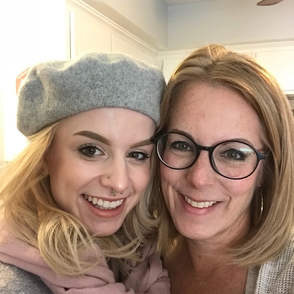 Meet your Posher, Dawn - Picture 4 of 5